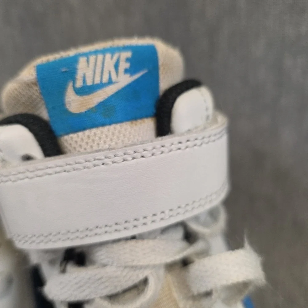 Nike Boys Court Borough Mid 2‎ CD7782-012 White Basketball Shoes Sneakers Sz 6Y